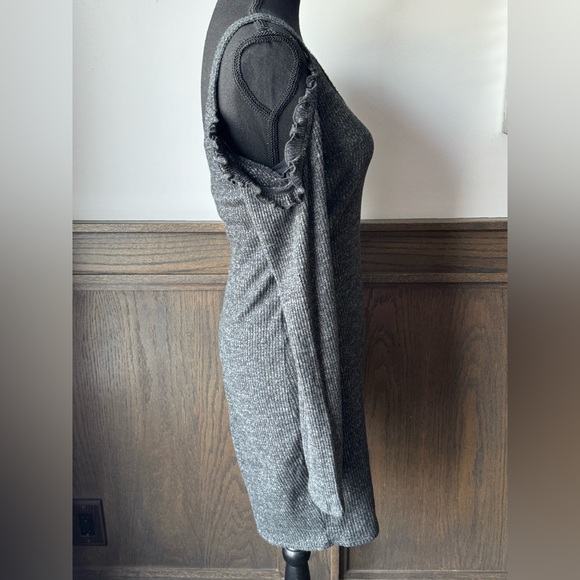 Hollister Charcoal Knit ribbed cold shoulder Dress Euc medium - Picture 4 of 8